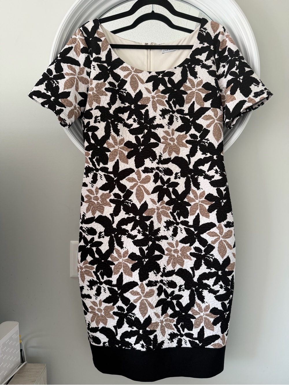 Gina Bacconi Floral Sheath Dress Black beige white block hem cocktail wedding